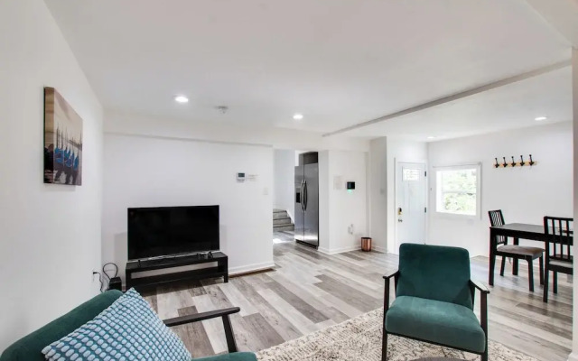 Charming Pittsburgh Home - Walk to Riverfront!