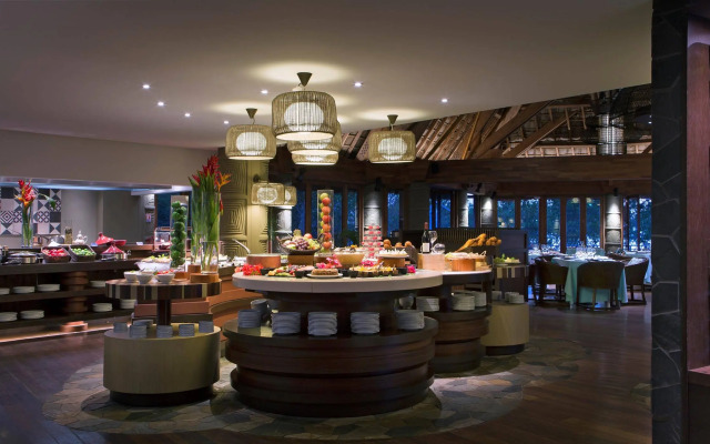 Sheraton New Caledonia Deva Spa & Golf Resort