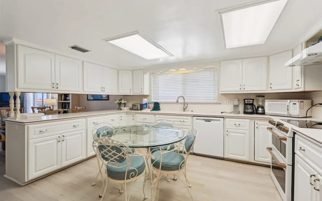 Oceanfront 3BR Condo: Gated, Breathtaking View