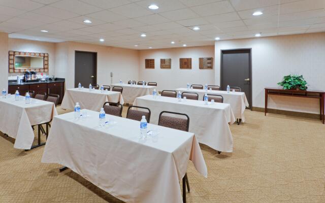 Holiday Inn Express Hotel & Suites Ashtabula-Geneva by IHG