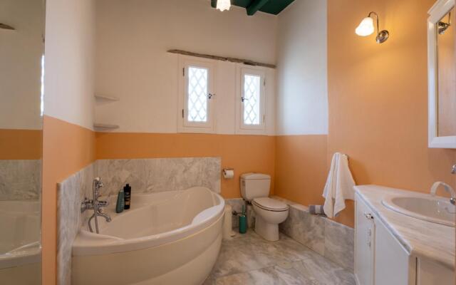 Maison Simone with private heated infinity pool & spectacular sea view