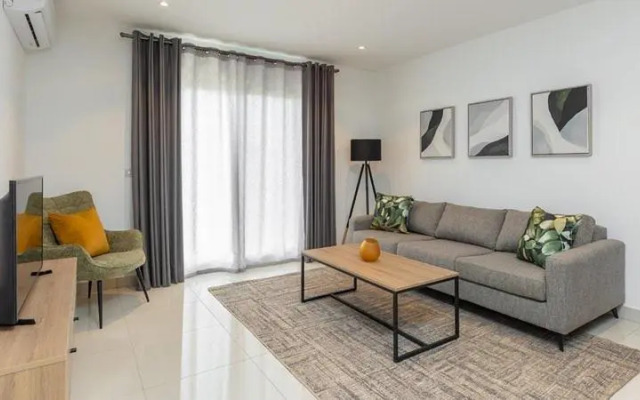 Luxurious loft space Available