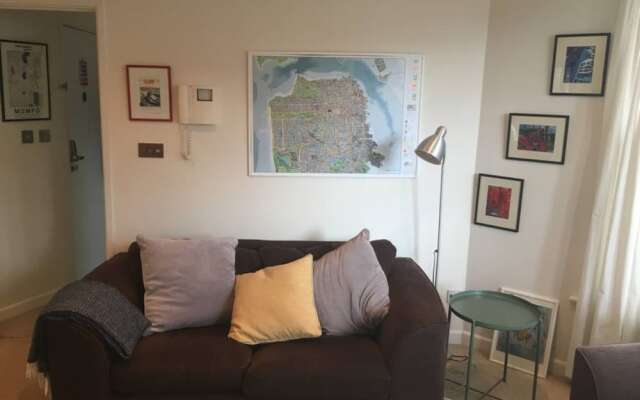 Modern 2 Double Bedroom Flat Near Gloucester Road