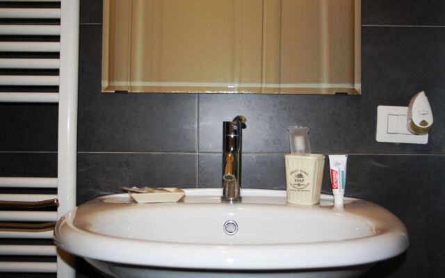 Salotto Piramide B&B Hotel