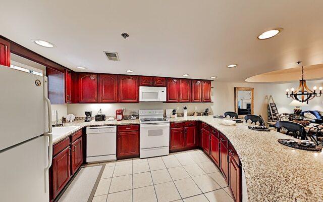 210roarh 2 Bedroom Condo