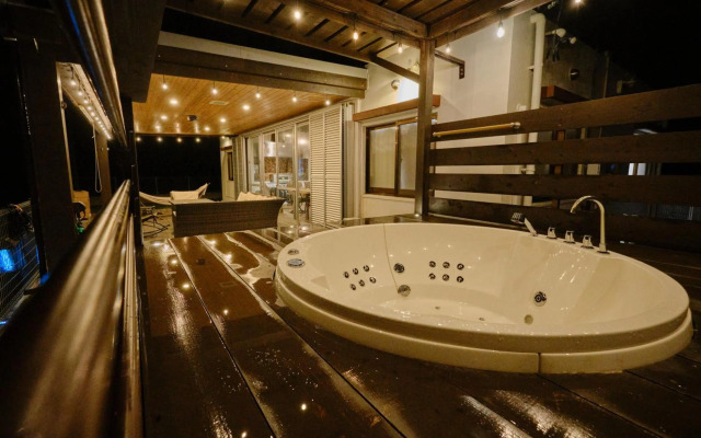 Beach Side Secret -SEVEN Hotels and Resorts-