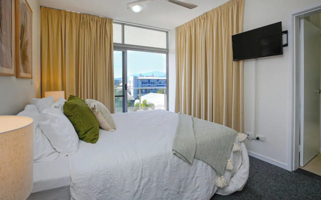 City Centre Apartment with Mountain View