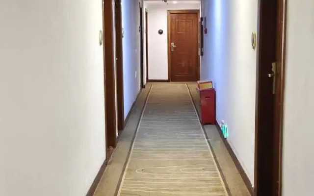 Dubai eight star hotel (Maoming people's Hospital high speed railway station store) – Hotel Rooms – Maoming