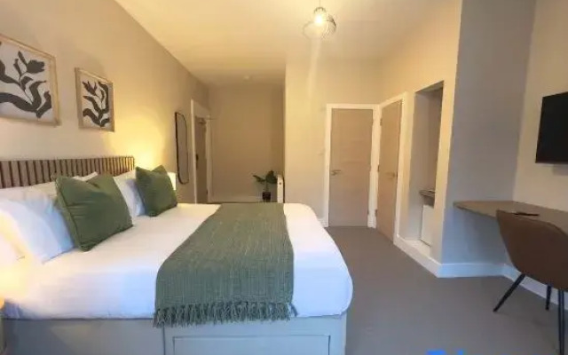 Spacious Family Retreat with Double & Single Bed