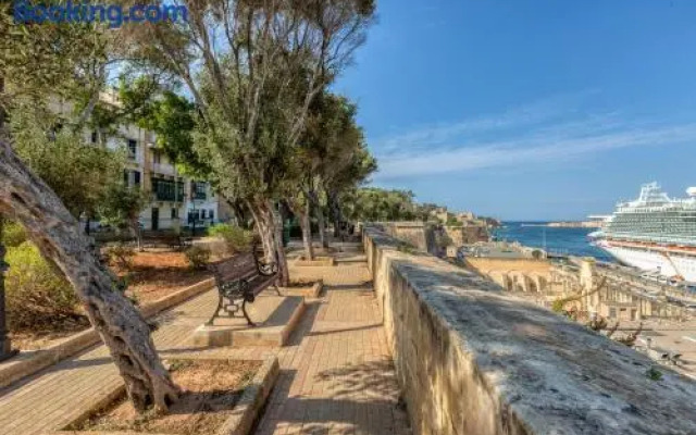 Floriana Suite-hosted by Sweetstay