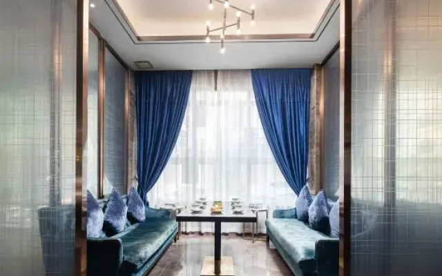 Chengjie Business Hotel (Wanning City Center High-speed Railway Station)
