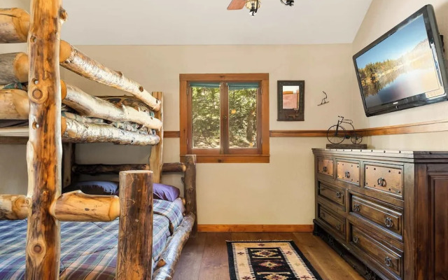 Whispering Pines Walk to Bear Mountain!