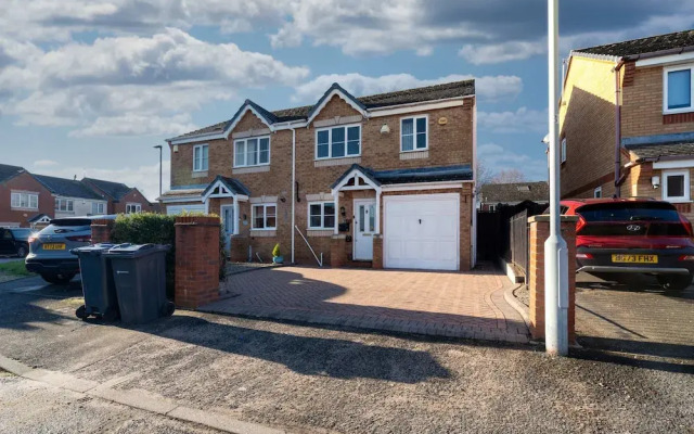 Homely 3 bed House Near Birmingham City Centre