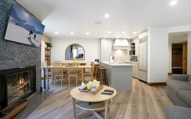 103 Fallridge Miniums 3 Bedroom Condo by RedAwning