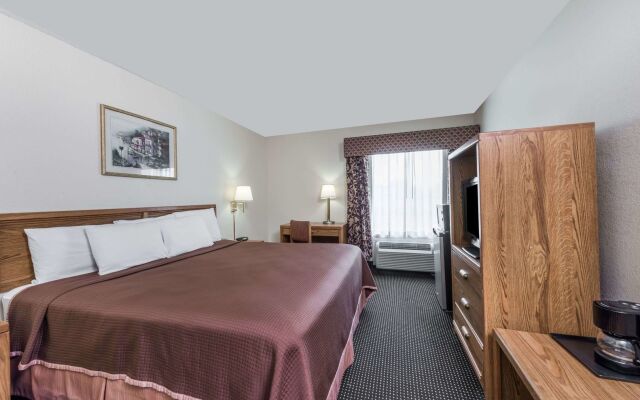 Baymont by Wyndham Iowa Lake Charles