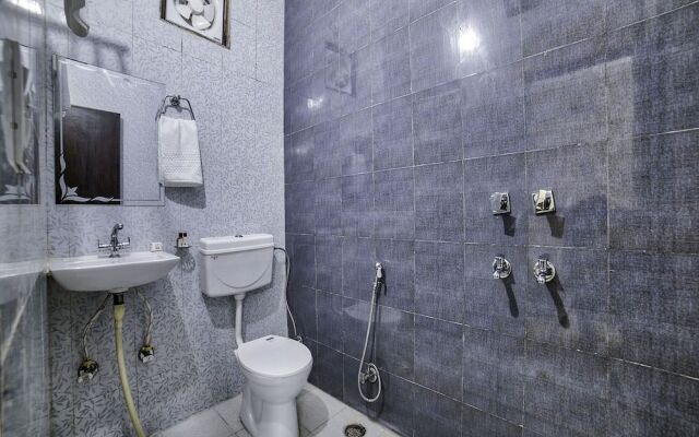 OYO 13637 Crown Residency