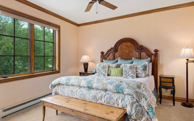 Oxford Court #305 3 Bedroom Condo by Redawning