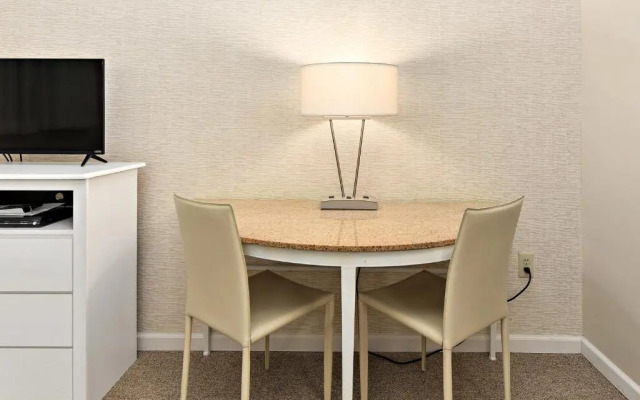 Brighton Suites Hotel