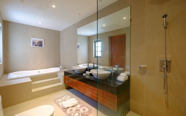 Luxe 2br Pool Villa Walk to Bangtao Beach