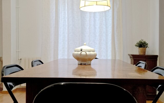 Smart 3BR balconies in historical Gothic - MACCA