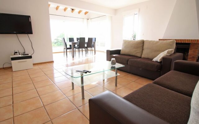 Fancy Holiday Home by the Sea in Calpe With Pool