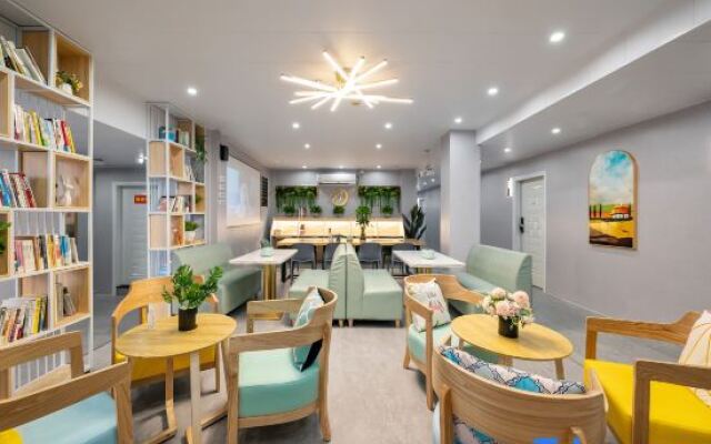 Mijia Youth Hotel (Shanghai Hongqiao Luohe Luo Shop)
