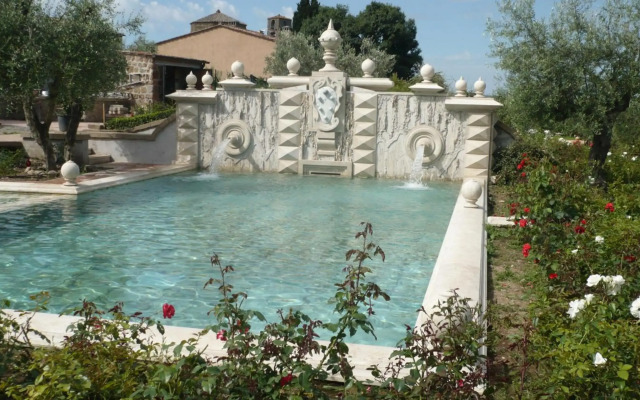 Sovana Hotel & Resort