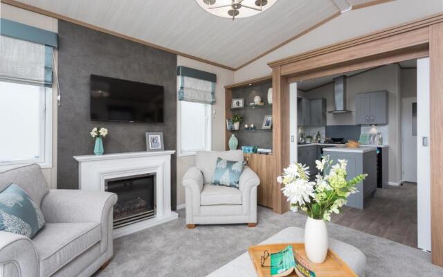 4 Berth Luxury Mini Lodge