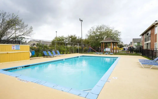 OYO Apartments at Bella Vista