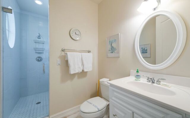 Waterfront Home With Pool, spa and 2nd Floor Balcony