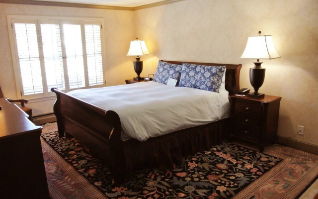 Cow Hollow Inn & Suites