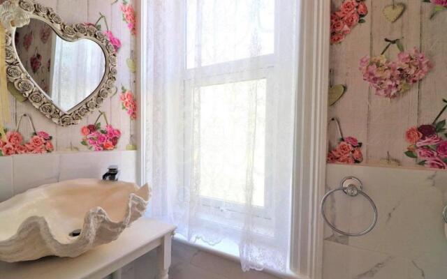 Flat 2, 1 Alexandra Gardens - Pet friendly