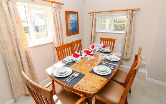 Vineyard Vale 8