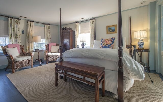 The Deacon & James Pharmacy B&B