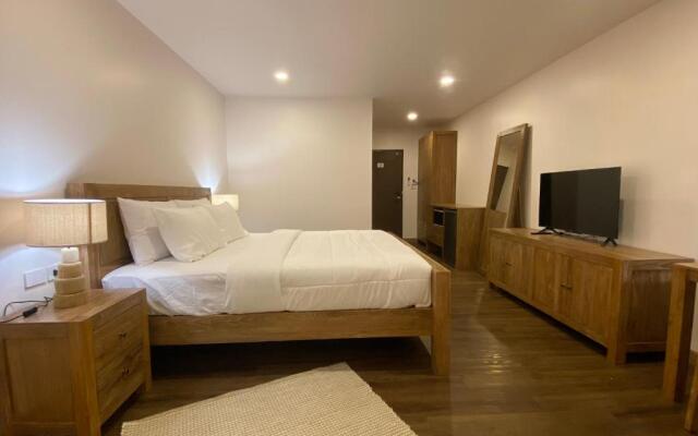 Nim-Mann Classy 615, Nimmanhemindra Rd, ChiangMai