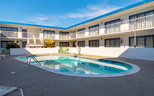 Motel 6 Opelousas, LA