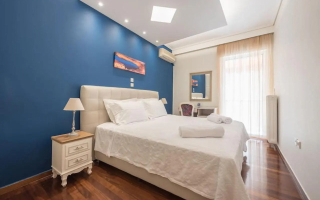 Central 3BR Apartment Next to Panormou Metro!