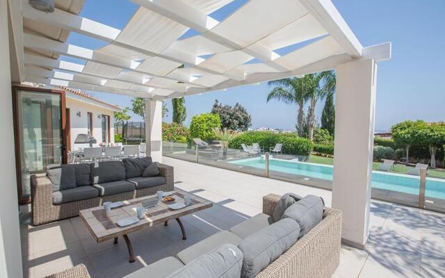 Villa Protaras Sunshine Stylish 4BDR Villa with Pool Close to Fig Tree Bay Beach