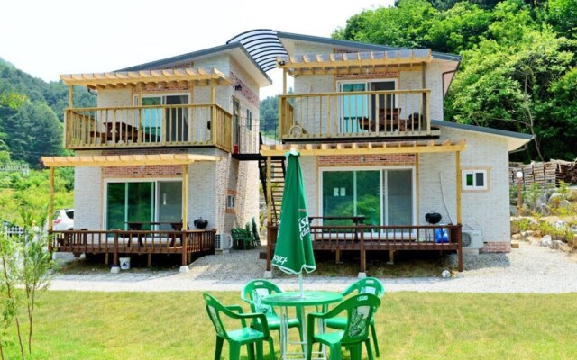 Yangpyeong Lodge House Pension (Pets Friendly)