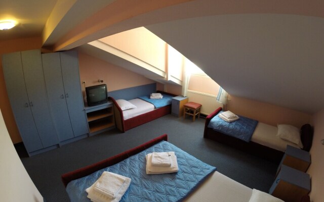 Hotel Lav