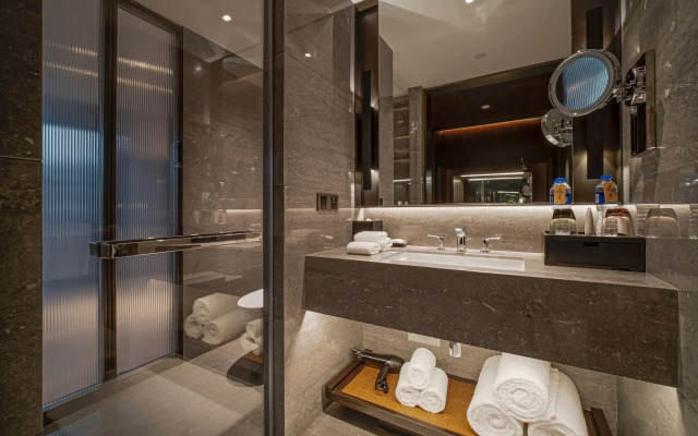 HUALUXE Xi'an Tanghua by IHG