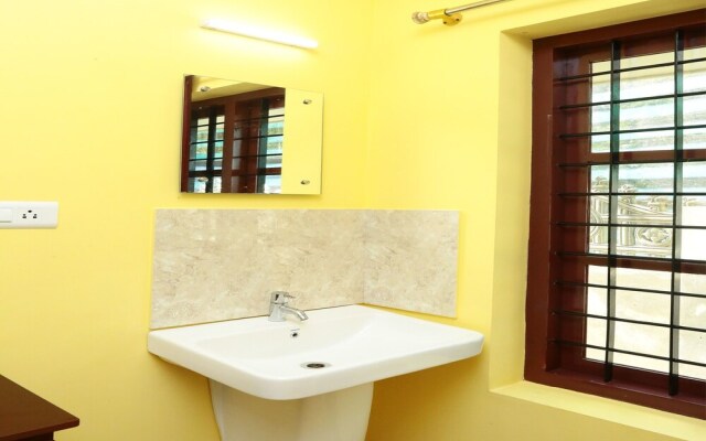 OYO 13526 Deluxe Residency