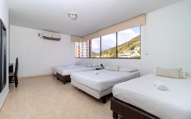 Hotel Axis Inn by Geh Suites