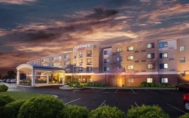 Courtyard by Marriott Fayetteville