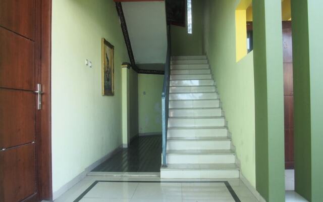 OYO Life 90646 Villa Karsinem Pasuruan