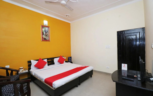 Oyo 19848 Hotel Saraswati Palace