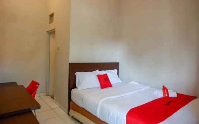 RedDoorz near Stasiun Tawang Semarang
