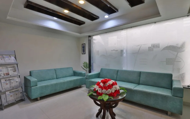 OYO 27897 Hotel The Grand Bansi