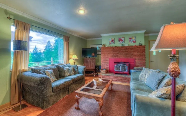 The Cedar Field Vacation House