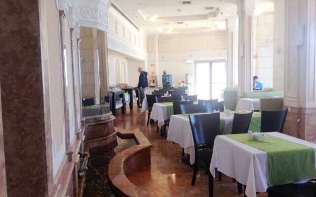 Blue Weiss Hotel